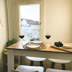 Neu Life&work 2-4-betten Mit Stehschreibtisch Am Uni-klinikum Эссен