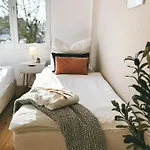 Апартаменты Neu Life&work 2-4-betten Mit Stehschreibtisch Am Uni-klinikum *