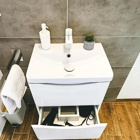 Apartamento Neu Life&work 2-4-betten Mit Stehschreibtisch Am Uni-klinikum