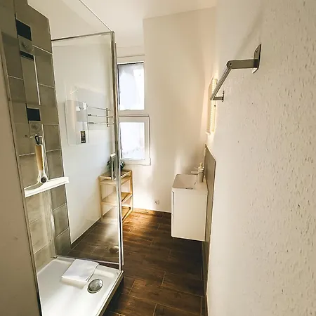 Apartment Neu Life&work 2-4-betten Mit Stehschreibtisch Am Uni-klinikum Essen