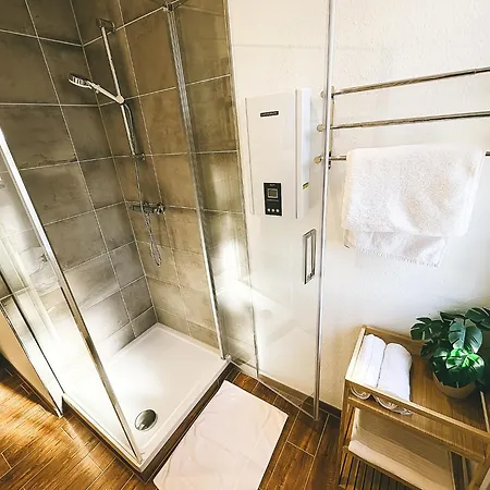 Apartment Neu Life&work 2-4-betten Mit Stehschreibtisch Am Uni-klinikum