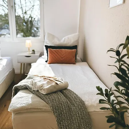 Apartamento Neu Life&work 2-4-betten Mit Stehschreibtisch Am Uni-klinikum *